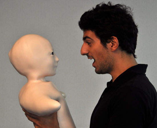 日本最新機器人「Telenoid R1」 日本最新機器人「Telenoid R1」