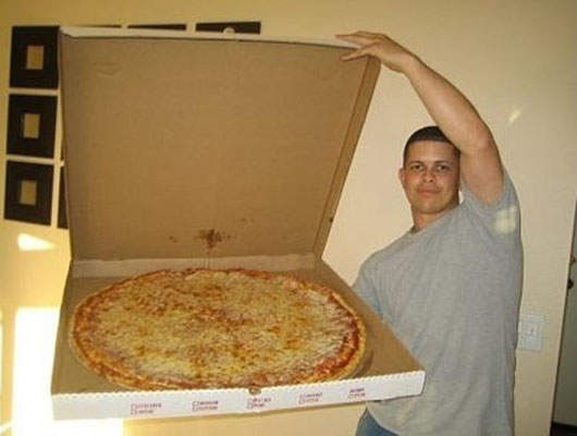 吃一塊就飽~超級無敵大Pizza! 吃一塊就飽~超級無敵大Pizza!