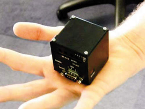 日本發明最小的電腦《空間立方體》 日本發明最小的電腦《空間立方體》