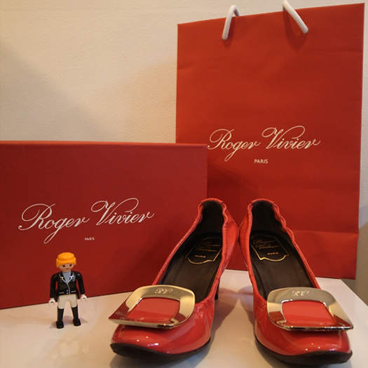 【開箱文】在陽光下噴跑吧!Roger Vivier紅鞋女孩 【開箱文】在陽光下噴跑吧!Roger Vivier紅鞋女孩