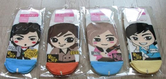 穿著創意襪~讓你變得更有型! 穿著創意襪~讓你變得更有型!