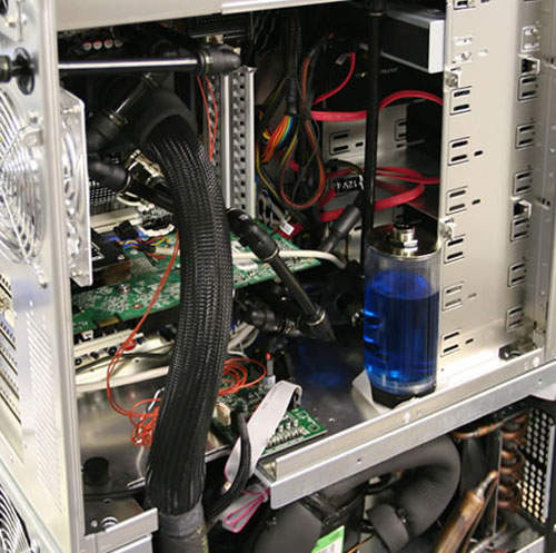 驚人的消息!零下50度超強水冷電腦《PCG75000》 驚人的消息!零下50度超強水冷電腦《PCG75000》