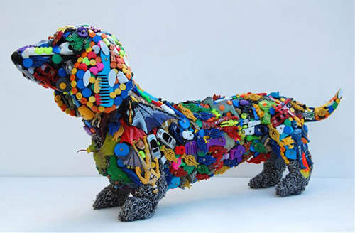 嚇!從垃圾推中跑出 「再生狗」 嚇!從垃圾推中跑出 「再生狗」