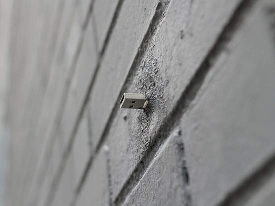 紐約市區牆上的 USB 插槽 紐約市區牆上的 USB 插槽