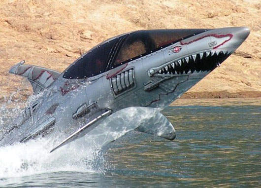 《鯊魚潛艇》蓋逼真! 《鯊魚潛艇》蓋逼真!