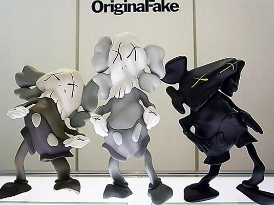 Kaws + Robert Lazzarini = 歪斜扭曲的Companion Kaws + Robert Lazzarini = 歪斜扭曲的Companion