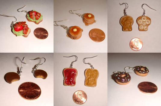 誰把食物吊在耳朵上!? 誰把食物吊在耳朵上!?