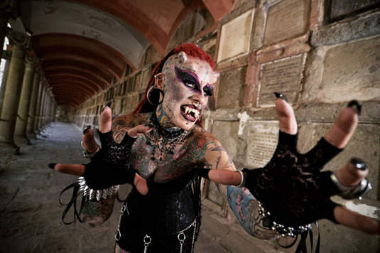 真人版《女吸血鬼》出沒?! 真人版《女吸血鬼》出沒?!