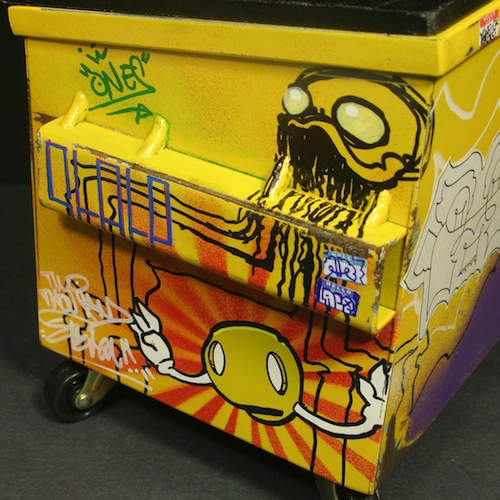 嘻哈垃圾箱 装盆栽、装文具还是装私房钱都可