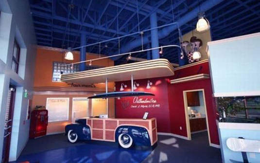 怎麼可能?!在復古車上看牙醫?! 怎麼可能?!在復古車上看牙醫?!