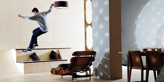 《滑板屋》 在家裡也可以玩滑板嚕~ 《滑板屋》 在家裡也可以玩滑板嚕~