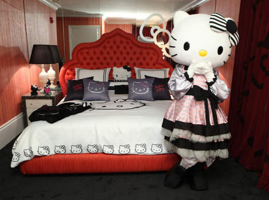 Sephora x Hello Kitty 打造出超終極的《 Hello Kitty 套房》！