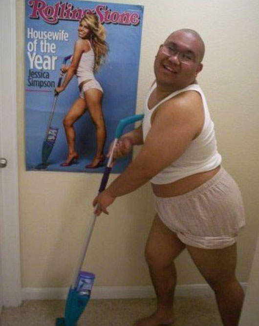 老外愛模仿女車模擺性感姿勢？！