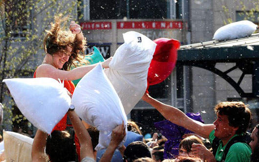 壓力Down～有趣的枕頭大戰