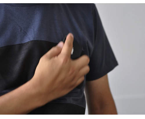 手機螢幕髒了就往身上擦 擦拭布T-Shirt登場★ 手機螢幕髒了就往身上擦 擦拭布T-Shirt登場★