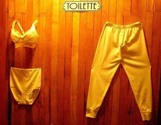 女生都在上廁所裡做些什麼呢?! 女生都在上廁所裡做些什麼呢?!