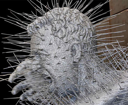 這又是什麼酷刑！？用鋼絲刺穿全身的雕刻品