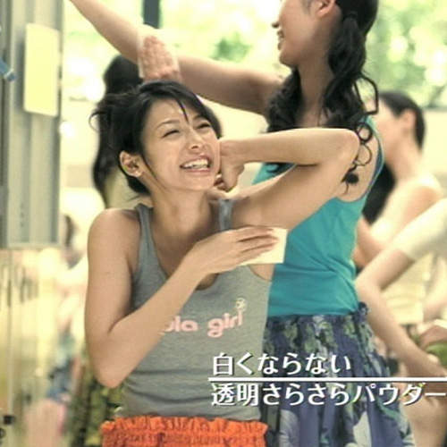 夏天到了~女星們的腋下都好濕好濕~ 夏天到了~女星們的腋下都好濕好濕~