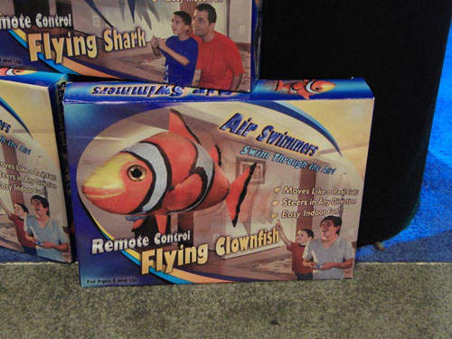 Air Swimmer充氣玩具   尼莫鯊魚都到家裡來開趴踢了 Air Swimmer充氣玩具   尼莫鯊魚都到家裡來開趴踢了