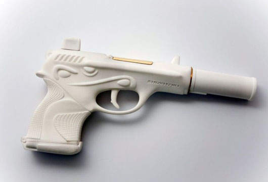 手槍裡隱藏著女生的收納品~ 　