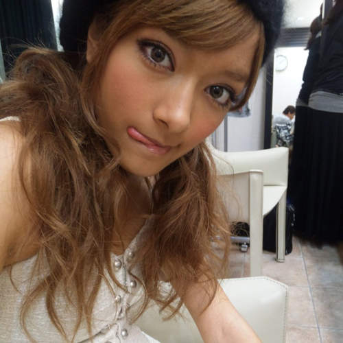 ViVi也有綜藝咖《Rola》邊伸舌頭邊說話的超做作絕招！