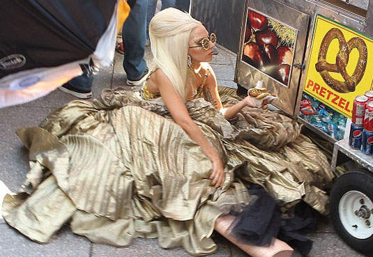 女神對食物跟高跟鞋的怨念是很嚇人的...... 女神對食物跟高跟鞋的怨念是很嚇人的......