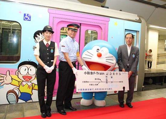 開往藤子F不二雄博物館的《小田急 F-Train》 開往藤子F不二雄博物館的《小田急 F-Train》