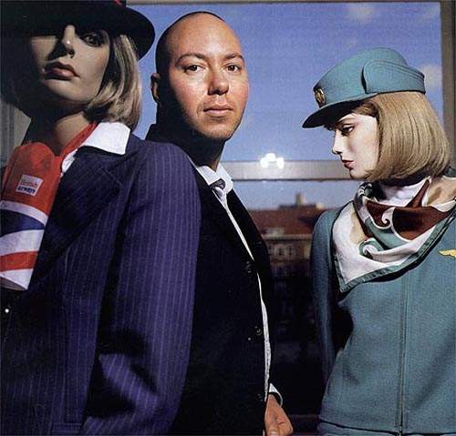 制服癖空少 收藏千套空姐制服