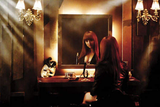 4MINUTE《智賢》新MV中胸部狠假? 4MINUTE《智賢》新MV中胸部狠假?