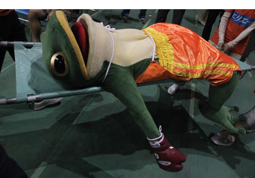 史上最失控的吉祥物《一平くん》今天也要上擔架嗎？