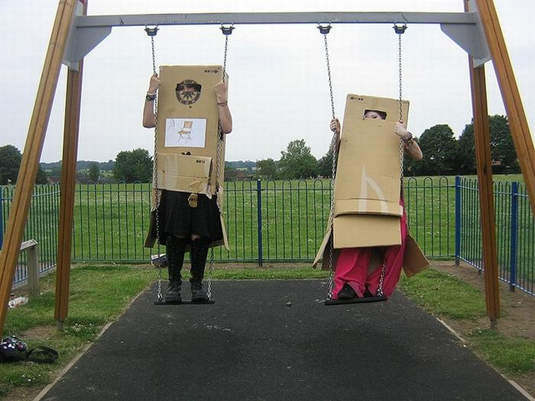 蝦咪！路邊驚見真人版阿愣出沒？！