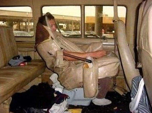 偷渡他國的人們：在車裡面玩捉迷藏？!