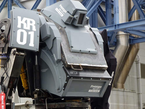 機器人乘坐實現！完全地上自走兵器始動...