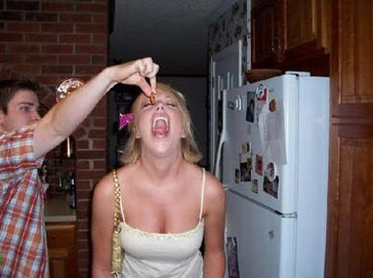 搶先~誰的嘴最大:吃餅乾的妙法!! 搶先~誰的嘴最大:吃餅乾的妙法!!