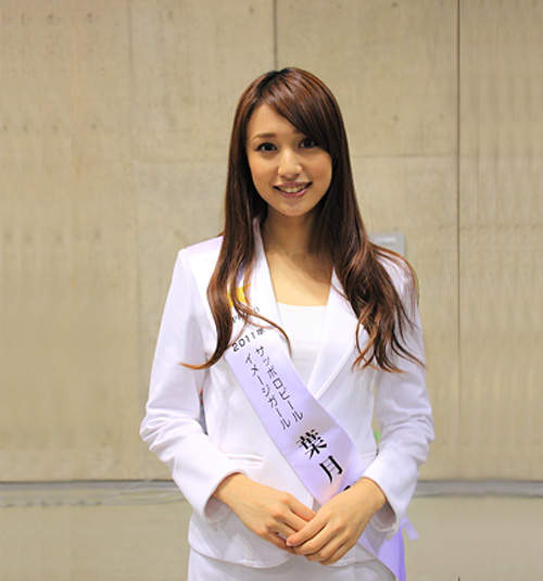 日本正妹開球 葉月梅嘉 龍捲風投出一手好魔球  日本正妹開球 葉月梅嘉 龍捲風投出一手好魔球