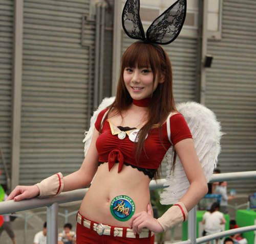 今年度新任清新教主 小許慧欣 謝夢沁