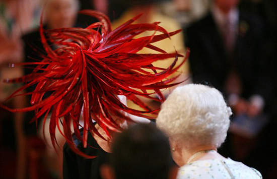 時尚女帽正夯 女王陛下萬歲～