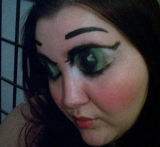 《眼皮刺青》這些人真的是相當有勇氣的說～！