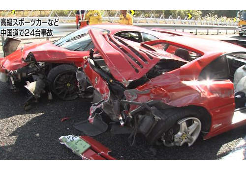 1.2億元車禍!法拉利、藍寶堅尼 14名車撞成一團(淚) 1.2億元車禍!法拉利、藍寶堅尼 14名車撞成一團(淚)