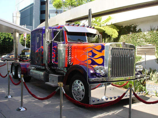 卡通裡的車 跑到現實來了! 卡通裡的車 跑到現實來了!