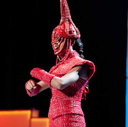 如果要你穿這樣 你還願意繼續選環球小姐嗎? 如果要你穿這樣 你還願意繼續選環球小姐嗎?