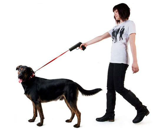 《手槍狗繩》不要動！再動小心我開槍