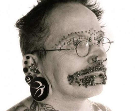 《洞洞哥》全身上下快有 500 個洞的男子! 《洞洞哥》全身上下快有 500 個洞的男子!