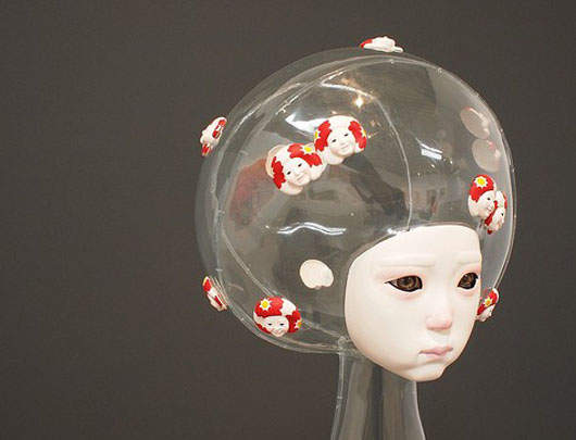 只有五官的《透明娃娃》表情都很哀傷 只有五官的《透明娃娃》表情都很哀傷