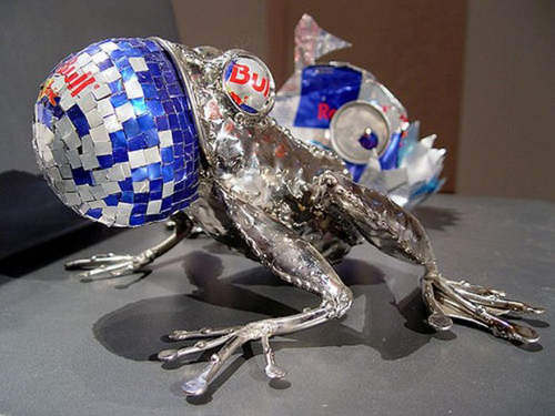 喝完的Red Bull空罐也能變身裝置藝術 喝完的Red Bull空罐也能變身裝置藝術