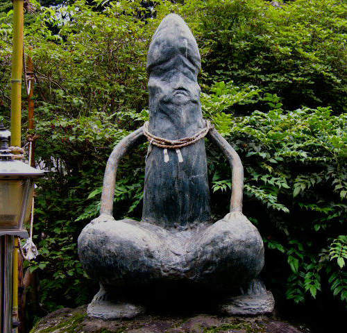 怪怪神社又來了！！這次我搞不懂你到底拜什麼神...