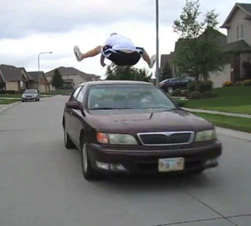 瘋狂跳跳車(叔叔有練過,小朋友不要學) 瘋狂跳跳車(叔叔有練過,小朋友不要學)