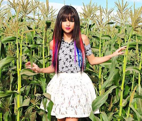 鄰家女孩《賽琳娜·戈梅茲》鄉下拍純情MV 鄰家女孩《賽琳娜·戈梅茲》鄉下拍純情MV