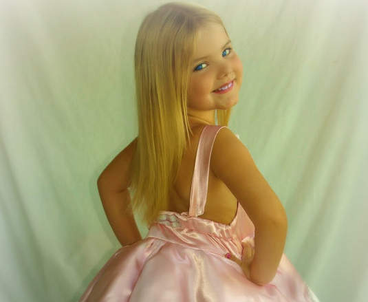 全美國最漂亮的 6 歲小蘿莉:Eden Wood 全美國最漂亮的 6 歲小蘿莉:Eden Wood