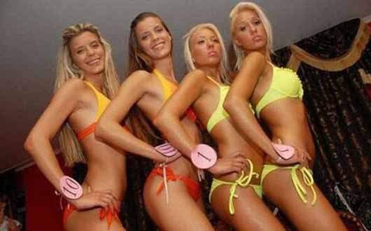 雙胞胎選美大賽:火辣姊妹齊參加 雙胞胎選美大賽:火辣姊妹齊參加